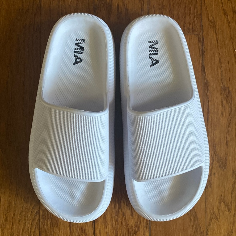 MIA White slides - Picture 2 of 4